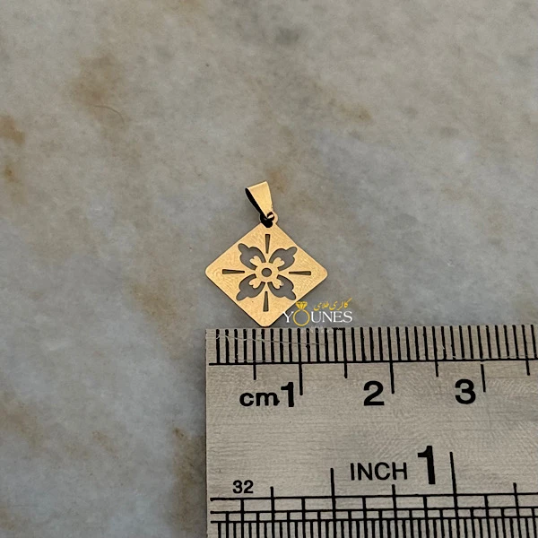 تصویر دوم آویز مینیمال هنری طلا لیزری